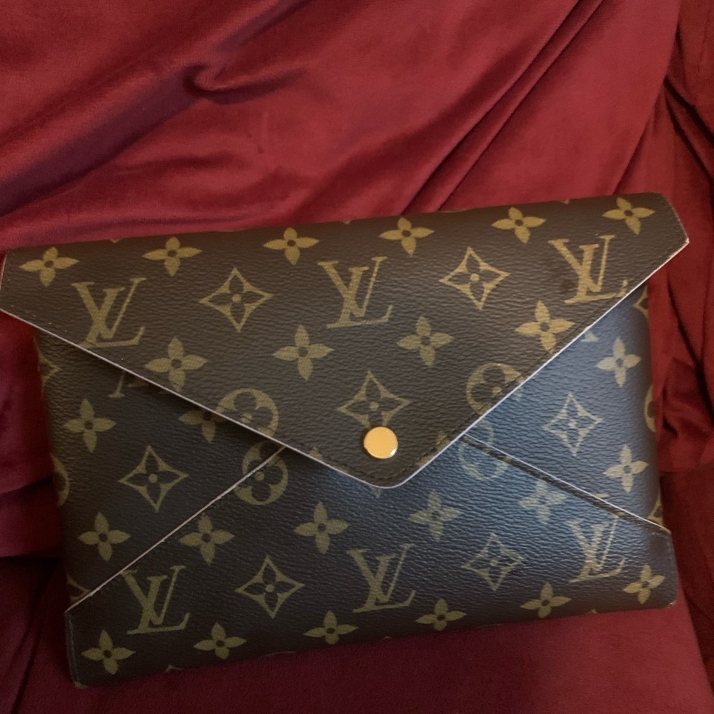 Louis Vuitton medium basically brand new